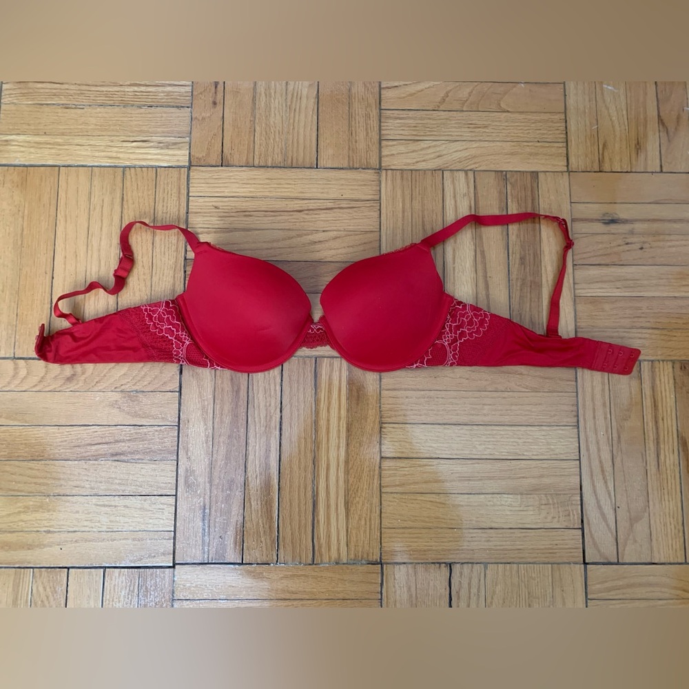 Red bra - 36B